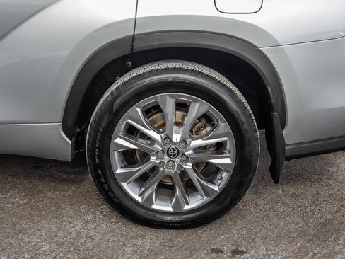 Used 2021 Toyota Highlander Limited image 13