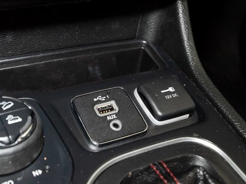 Used 2022 Jeep Cherokee Trailhawk AWD/4WD image 20