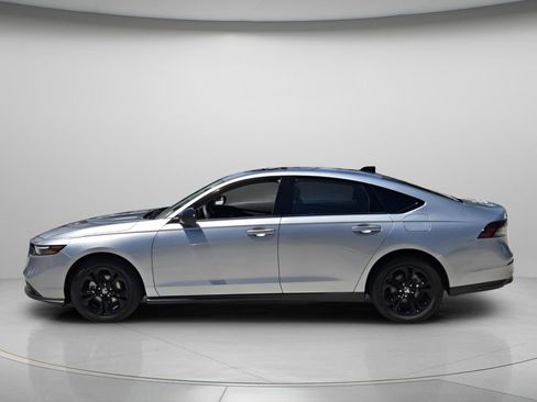 Certified 2025 Honda Accord SE image 5