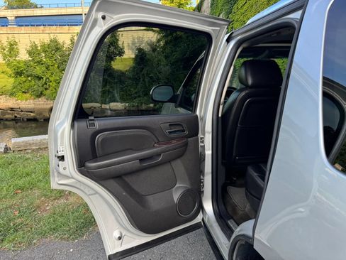 Used 2010 GMC Yukon Denali AWD/4WD image 14