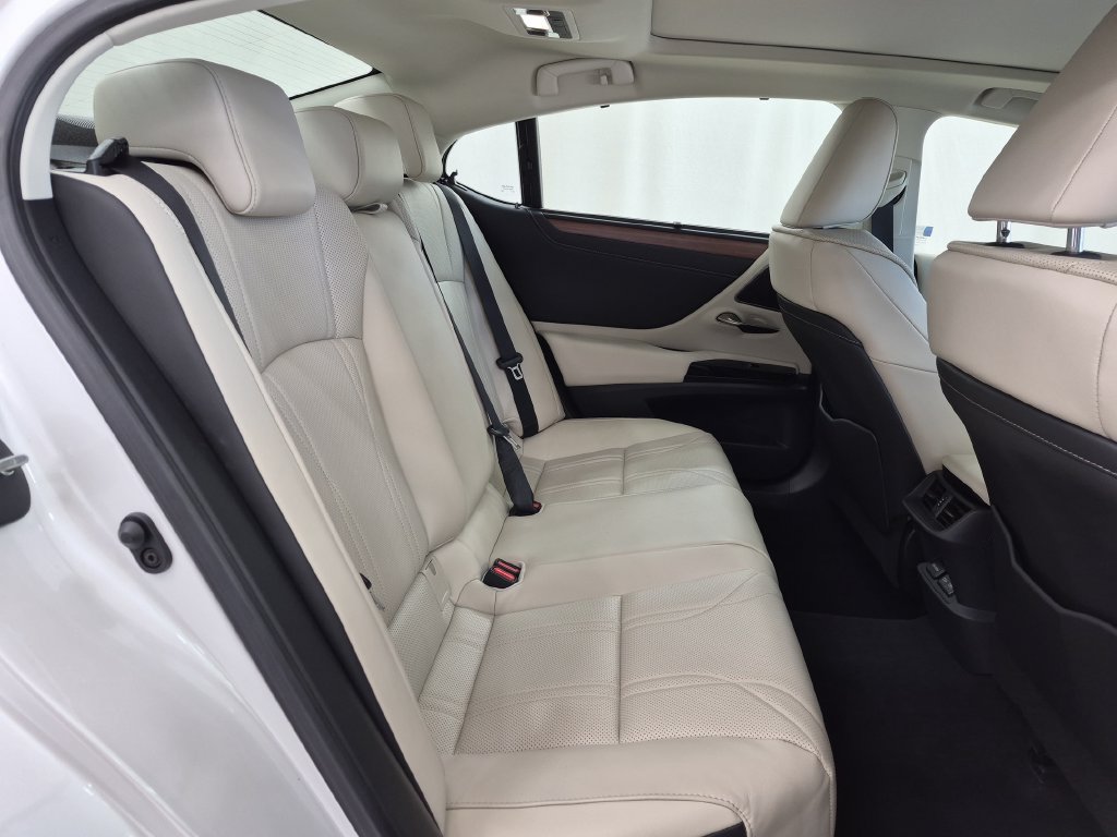 Used 2025 Lexus ES 350 Ultra Luxury w/ Accessory Package (Z1) FWD image 30