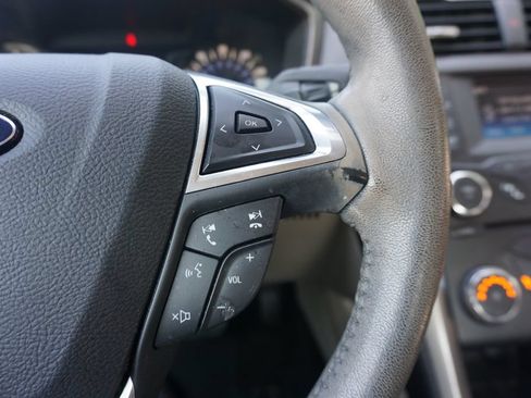 Used 2017 Ford Fusion SE FWD image 8