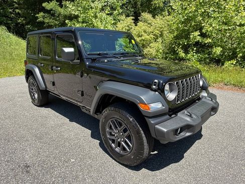 Used 2026 Jeep Wrangler Unlimited Sport AWD/4WD image 4