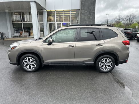 Used 2019 Subaru Forester Premium w/ All-Weather Package AWD/4WD image 7