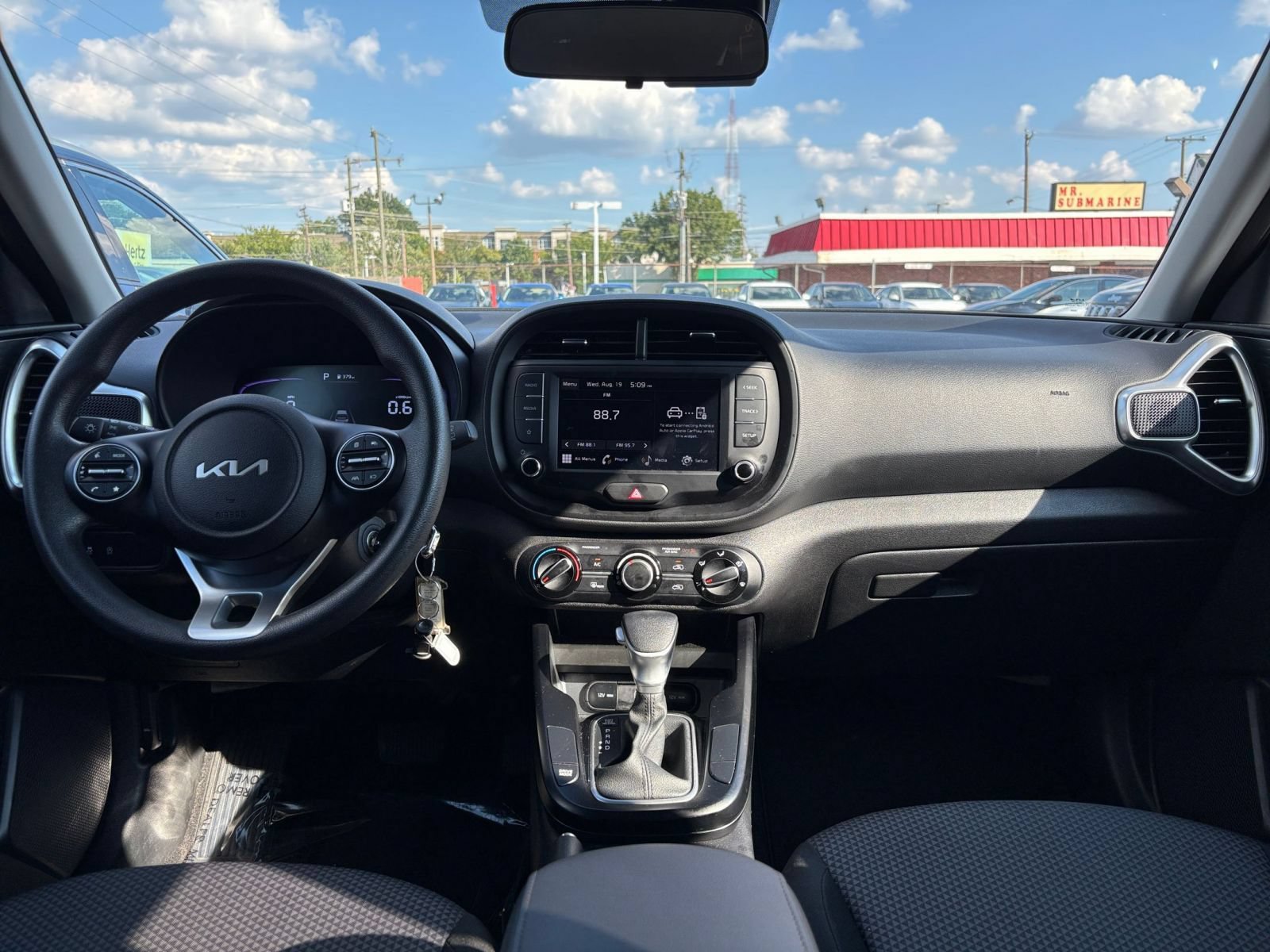 Used 2025 Kia Soul LX w/ LX Technology Package FWD image 30
