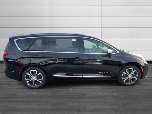 New 2026 Chrysler Pacifica Pinnacle image 2