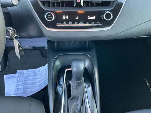 Used 2021 Toyota Corolla LE image 12