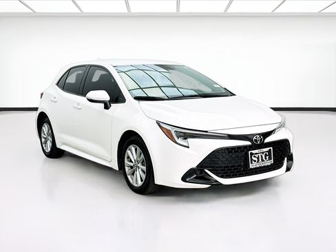 Used 2024 Toyota Corolla SE w/ SE Package FWD image 3