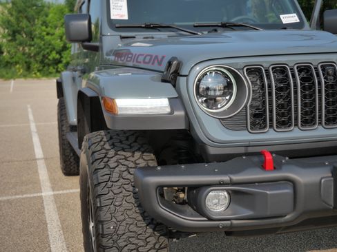 Used 2025 Jeep Wrangler Unlimited Rubicon AWD/4WD image 16