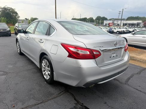 Used 2017 Nissan Altima 2.5 S w/ Power Driver Seat Package FWD image 5
