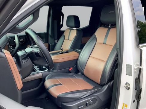 Used 2019 Chevrolet Silverado 1500 High Country w/ Technology Package RWD image 7
