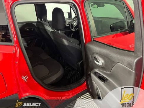 Used 2023 Jeep Renegade Latitude AWD/4WD image 10