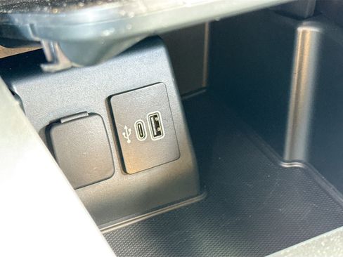 Used 2025 Ford Explorer ST-Line w/ Premium Package image 12