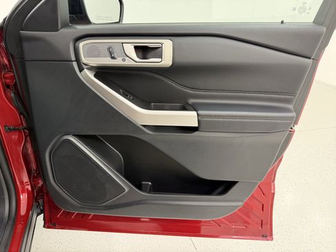 Used 2023 Ford Explorer Limited w/ Equipment Group 301A image 31