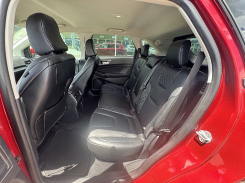 Used 2024 Ford Edge Titanium image 9
