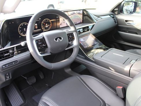 Certified 2025 INFINITI QX80 Pure image 4