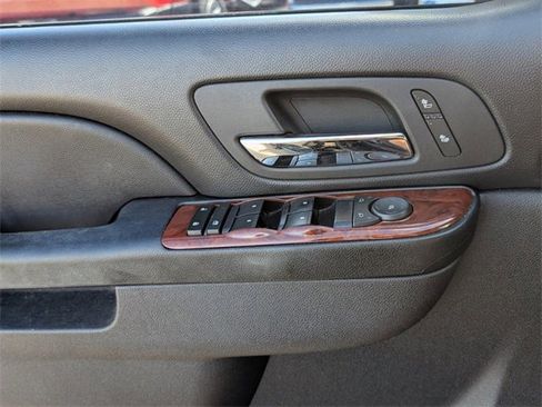 Used 2013 Chevrolet Avalanche LT image 19