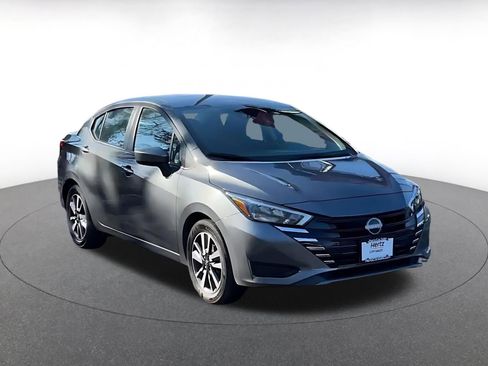 Used 2025 Nissan Versa SV image 3