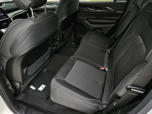 New 2026 Jeep Grand Cherokee Laredo AWD/4WD image 12