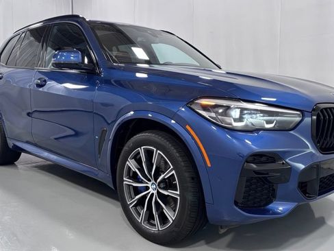 Used 2022 BMW X5 xDrive40i w/ M Sport Package AWD/4WD image 4