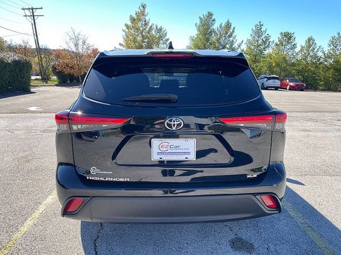 Used 2020 Toyota Highlander XLE image 7