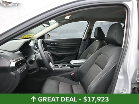 Used 2024 Nissan Altima 2.5 SV FWD image 19