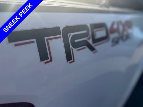 Used 2018 Toyota Tacoma TRD Sport w/ Technology Package AWD/4WD image 11