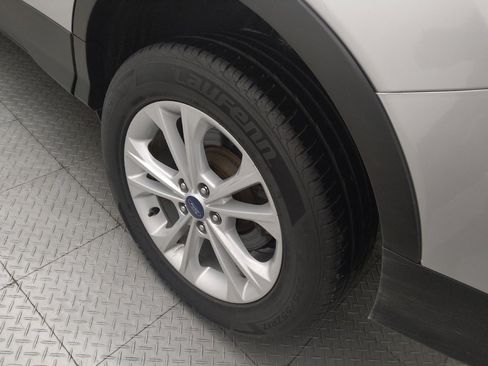 Used 2018 Ford Escape SE w/ SE Sync 3 Package AWD/4WD image 31