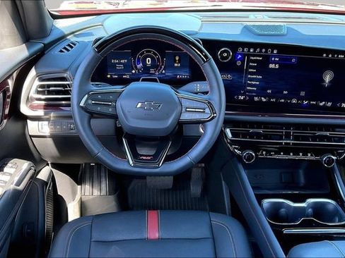 Used 2024 Chevrolet Traverse RS image 8