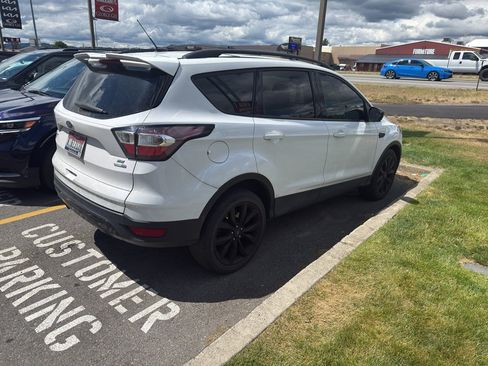 Used 2018 Ford Escape SE w/ SE Sport Appearance Package AWD/4WD image 2