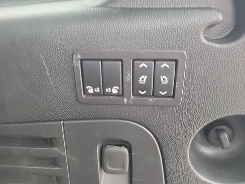 Used 2017 Chevrolet Suburban Premier image 42