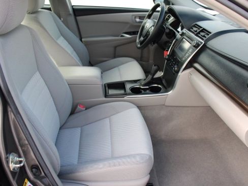 Used 2016 Toyota Camry LE image 19