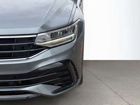 Used 2022 Volkswagen Tiguan SE R-Line image 11