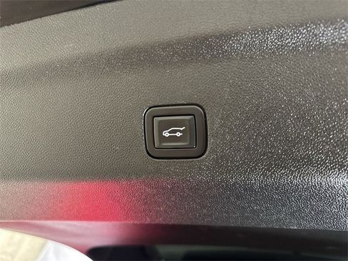 Used 2021 Cadillac Escalade Premium Luxury image 33