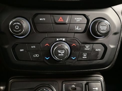 Used 2022 Jeep Renegade Latitude AWD/4WD image 21