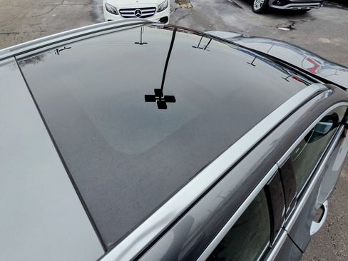 Used 2019 INFINITI QX30 LUXE image 16