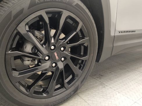 Used 2023 GMC Terrain SLE w/ Elevation Edition FWD image 31