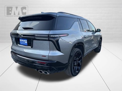 Used 2024 Chevrolet Traverse RS AWD/4WD image 3