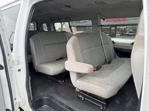 Used 2009 Ford E-350 and Econoline 350 Extended Wagon Super Duty image 13