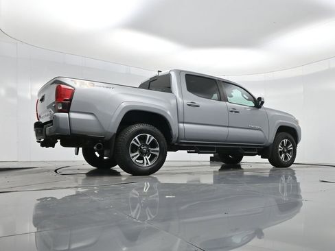 Used 2018 Toyota Tacoma TRD Sport w/ Technology Package image 39