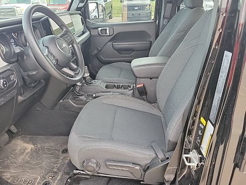 Used 2024 Jeep Gladiator Sport AWD/4WD image 8