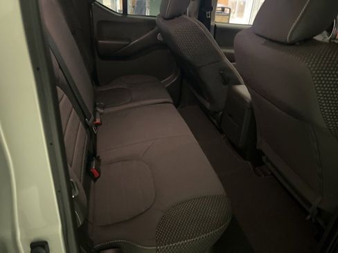 Used 2018 Nissan Frontier PRO-4X image 9