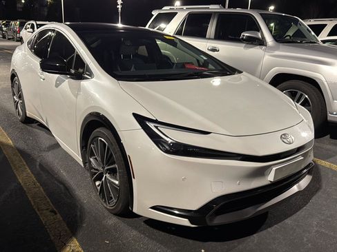 Used 2023 Toyota Prius XLE image 4