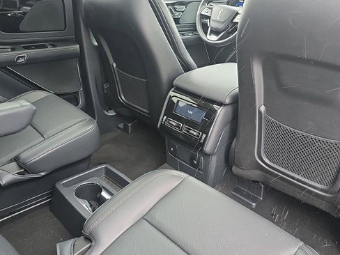 Used 2025 Lincoln Aviator AWD image 31