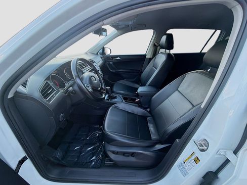 Used 2018 Volkswagen Tiguan SE w/ 18" Alloy Wheels Package image 19