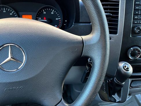 Used 2016 Mercedes-Benz Sprinter 2500 image 21