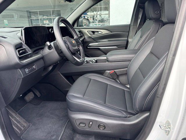 Certified 2026 Chevrolet Traverse LT w/ Driver Confidence Package AWD/4WD image 3