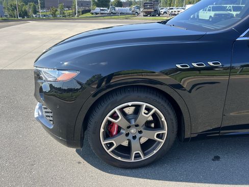 Used 2017 Maserati Levante S AWD/4WD image 13