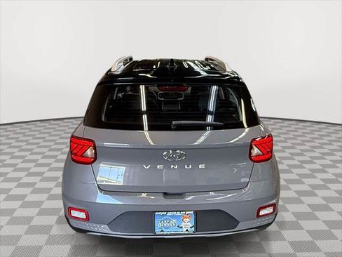 Certified 2022 Hyundai Venue Limited FWD image 8