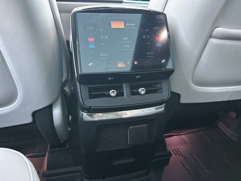 New 2026 Cadillac Vistiq Luxury image 22